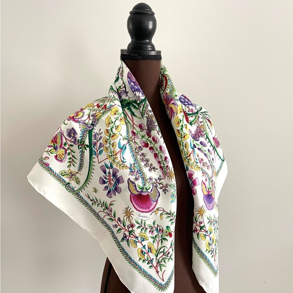 New Gucci Scarf Classic Floral Print Silk Wrap with Gucci Gift Box - Picture 5 of 15